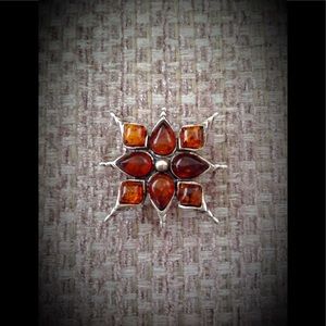 Beautiful vintage Sterling Silver Amber brooch